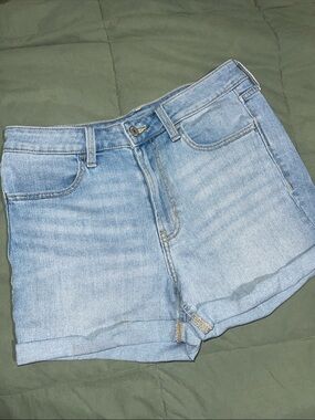 NWOT Old Navy Light Blue Jean Cotton Blend Denim High Rise Shorts - Women’s 6